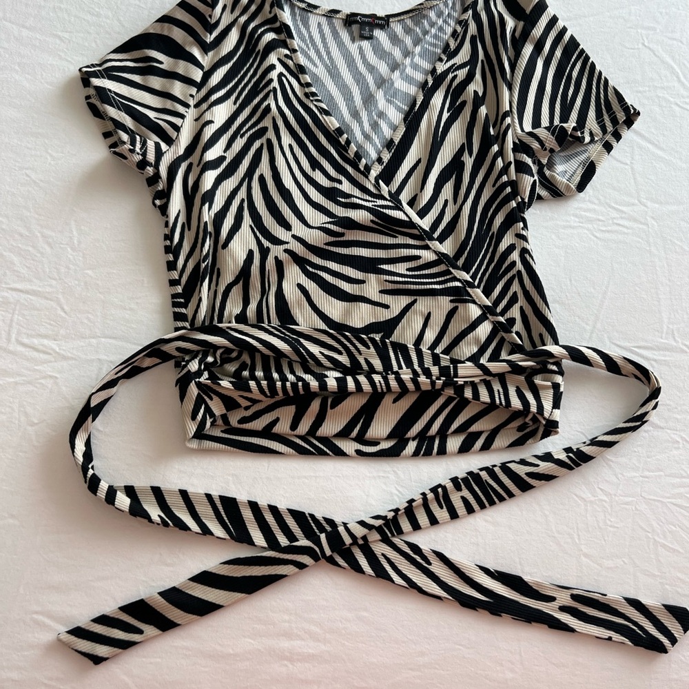 Black and White Wrap Tie Front Crop Blouse